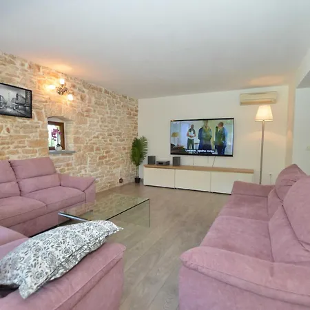 Holiday home Forest Breeze Retreat In