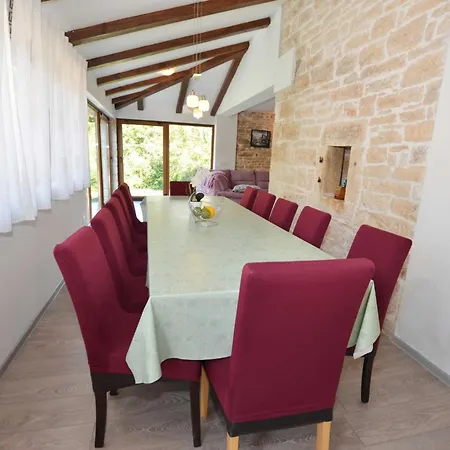 Holiday home Forest Breeze Retreat In *